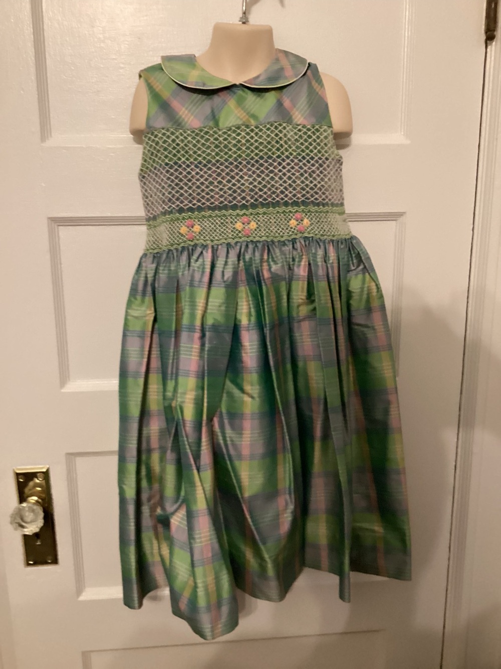 Anavini Silk Classic Girls' Plaid Smocked Dress in Green and Pink